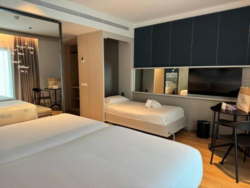 Habitación Doble con cama supletoria - 2 camas del hotel Becquer. Foto 5