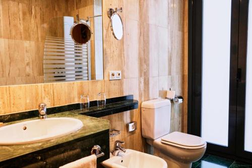 Habitación Doble con cama supletoria - 2 camas del hotel Becquer. Foto 10