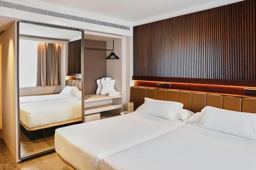 Habitación Doble Estándar del hotel Becquer. Foto 9