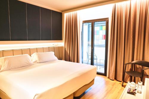 Habitación Doble Deluxe con balcón del hotel Becquer