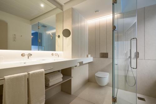 Habitación Doble Deluxe con balcón del hotel Becquer. Foto 2