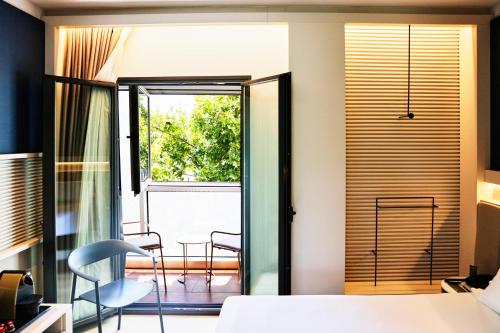 Habitación Doble Deluxe con balcón del hotel Becquer. Foto 3