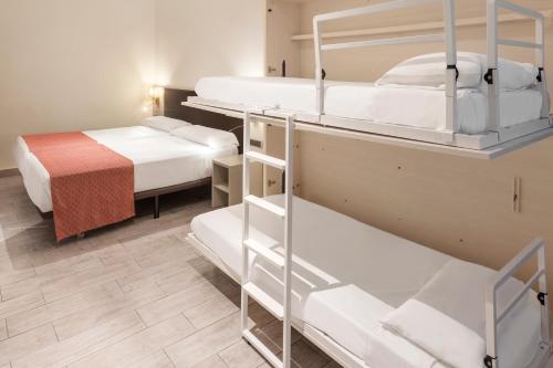 Habitación Familiar del hotel Catalonia Híspalis. Foto 4