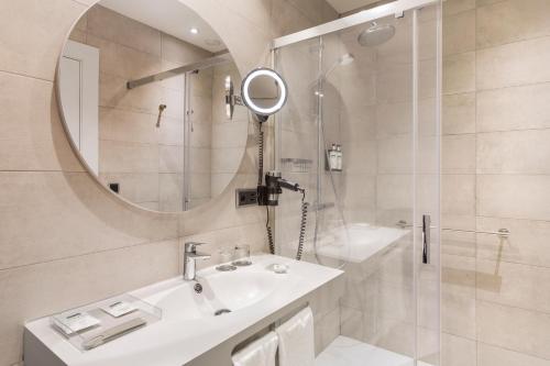 Habitación Doble con terraza del hotel Catalonia Híspalis. Foto 5