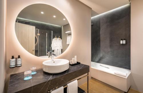 Suite Junior del hotel Occidental Sevilla Viapol. Foto 1