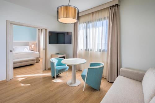 Suite Junior del hotel Occidental Sevilla Viapol. Foto 2