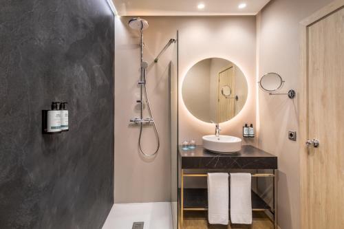 Habitación Doble Estándar - 1 o 2 camas del hotel Occidental Sevilla Viapol. Foto 2