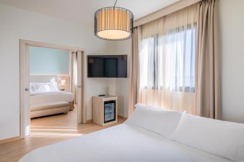 Suite Junior Familiar del hotel Occidental Sevilla Viapol. Foto 7