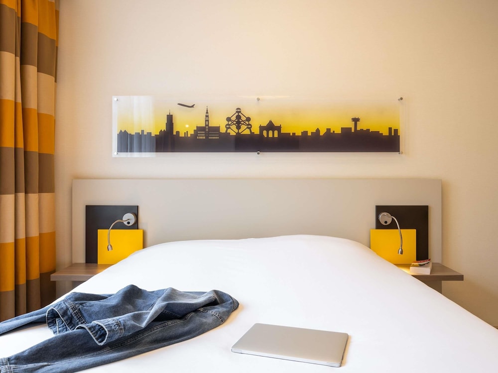Habitación Estándar con cama doble del hotel Ibis Styles Brussels Centre Stephanie. Foto 1