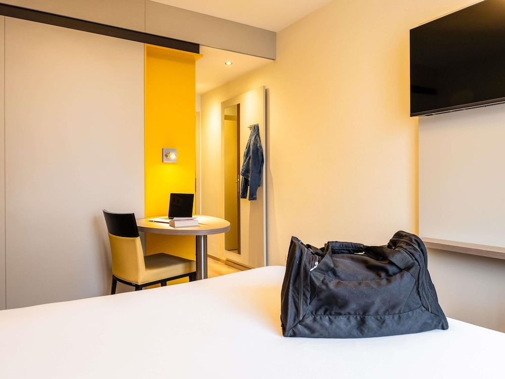 Habitación Estándar con cama doble del hotel Ibis Styles Brussels Centre Stephanie. Foto 2