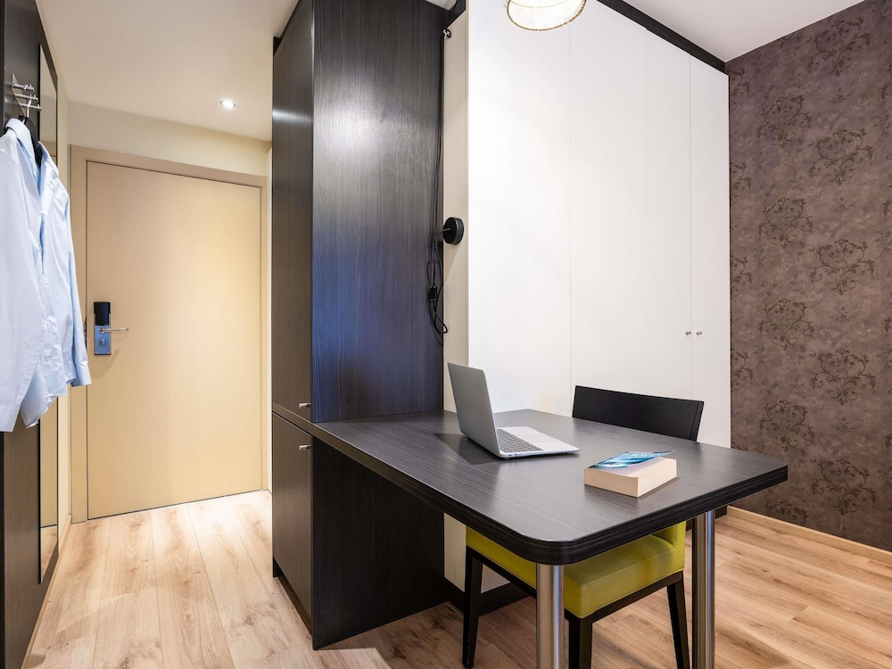Habitación Estándar con cama doble del hotel Ibis Styles Brussels Centre Stephanie. Foto 3