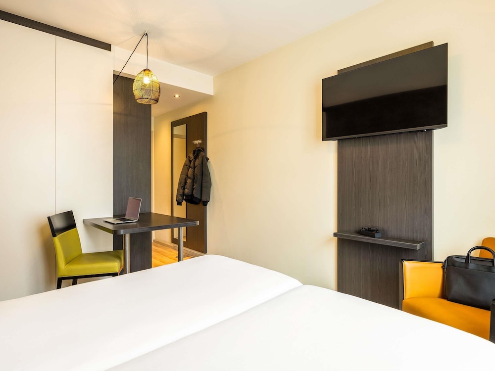 Habitación estándar con 2 camas individuales del hotel Ibis Styles Brussels Centre Stephanie. Foto 1