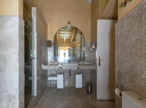 Habitación Doble Básica del hotel Casas de la Juderia. Foto 3