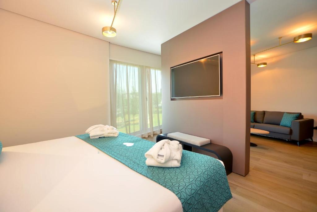 Suite Lujo Familiar del hotel Barceló Sevilla Renacimiento. Foto 1