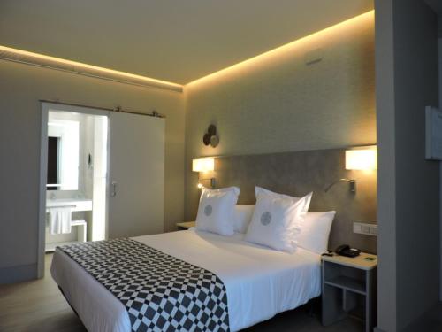 Habitación Doble Deluxe con terraza - 1 o 2 camas del hotel America. Foto 4