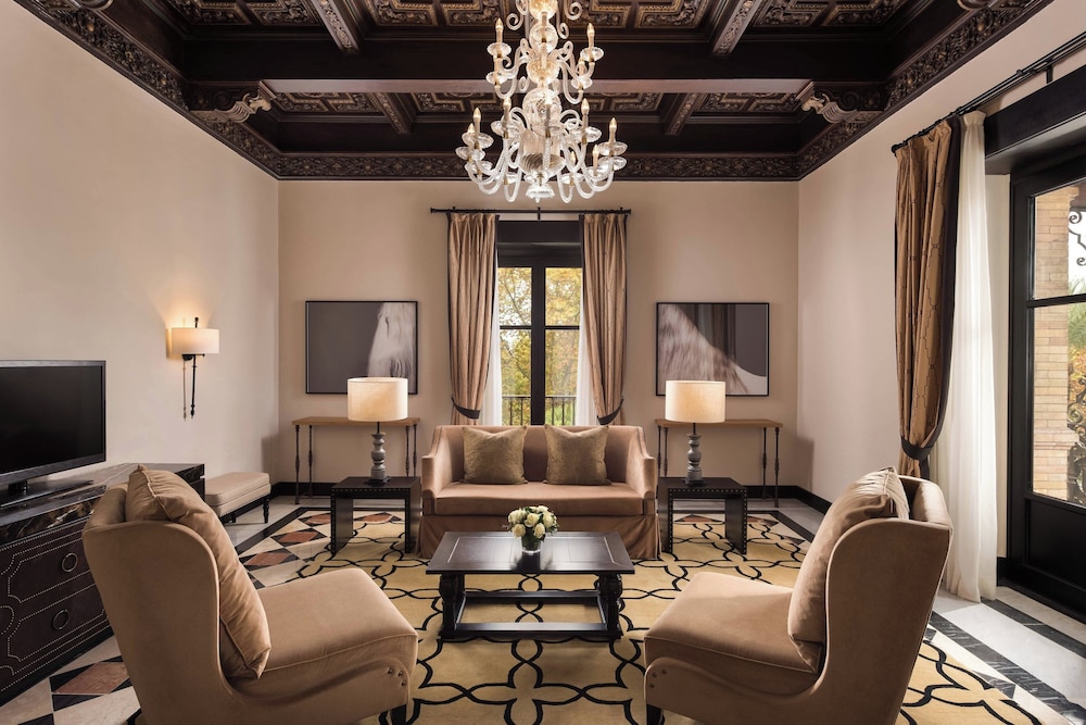 Suite Grand, 1 habitación, en esquina del hotel Alfonso Xiii, A Luxury Collection , Seville. Foto 1