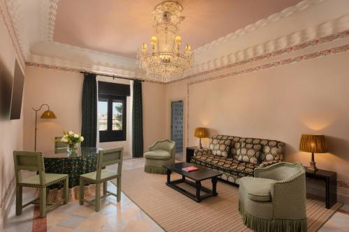 Suite Premium con vistas a la ciudad del hotel Alfonso Xiii, A Luxury Collection , Seville. Foto 1