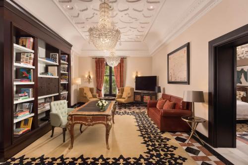 Suite Victoria Eugenia del hotel Alfonso Xiii, A Luxury Collection , Seville
