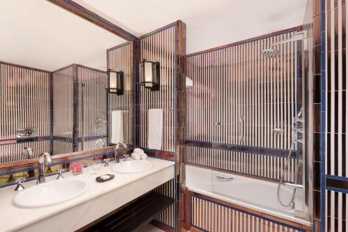 Suite Premium con vistas a la ciudad del hotel Alfonso Xiii, A Luxury Collection , Seville