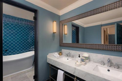 Suite Deluxe con 2 camas individuales del hotel Alfonso Xiii, A Luxury Collection , Seville. Foto 1