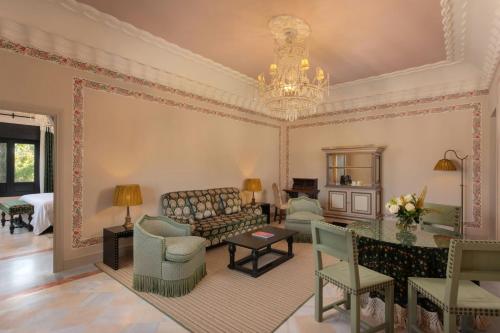 Suite Premium con vistas a la ciudad del hotel Alfonso Xiii, A Luxury Collection , Seville. Foto 2