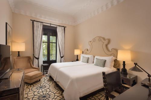 Suite Deluxe con 2 camas individuales del hotel Alfonso Xiii, A Luxury Collection , Seville. Foto 3