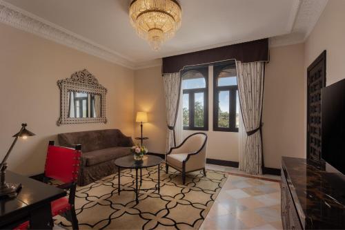 Suite Executive - Cama extragrande del hotel Alfonso Xiii, A Luxury Collection , Seville. Foto 2