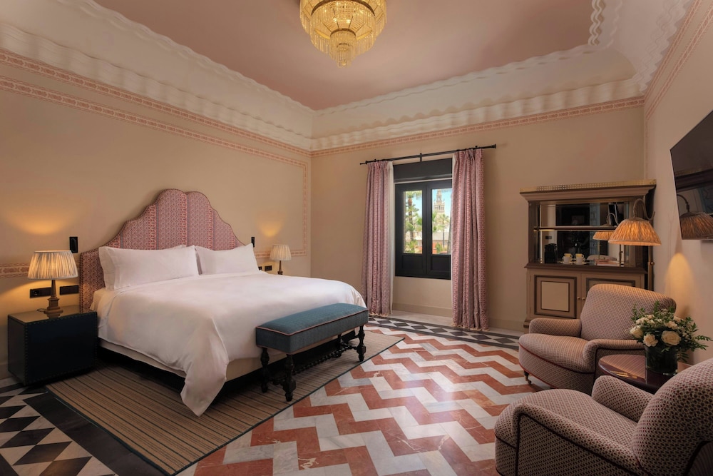 Habitación Grand, 1 cama de matrimonio grande del hotel Alfonso Xiii, A Luxury Collection , Seville. Foto 3