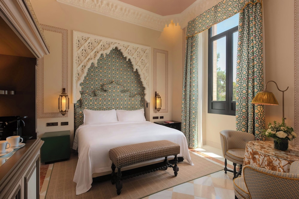 Habitación Grand, 1 cama de matrimonio grande del hotel Alfonso Xiii, A Luxury Collection , Seville. Foto 4