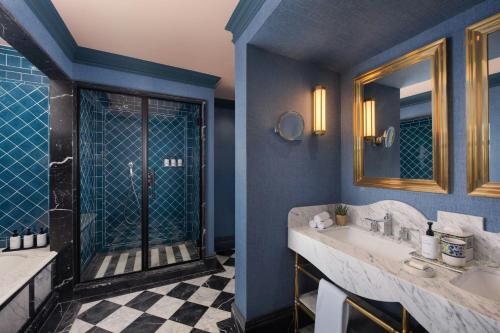 Suite Premium con vistas a la ciudad del hotel Alfonso Xiii, A Luxury Collection , Seville. Foto 5