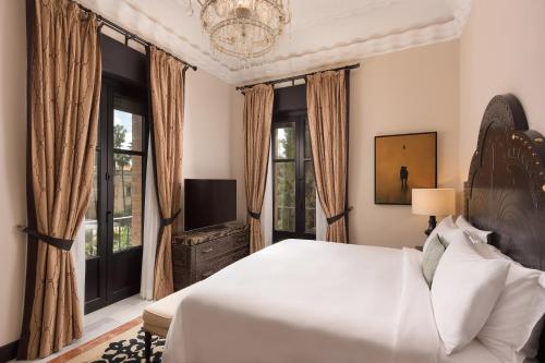 Suite Premium con vistas a la ciudad del hotel Alfonso Xiii, A Luxury Collection , Seville. Foto 8