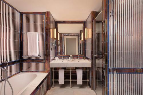 Suite Deluxe con 2 camas individuales del hotel Alfonso Xiii, A Luxury Collection , Seville. Foto 3