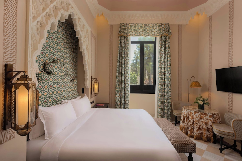 Habitación Grand, 1 cama de matrimonio grande del hotel Alfonso Xiii, A Luxury Collection , Seville. Foto 13