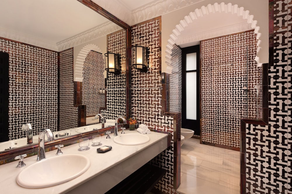Habitación Grand, 1 cama de matrimonio grande del hotel Alfonso Xiii, A Luxury Collection , Seville. Foto 17
