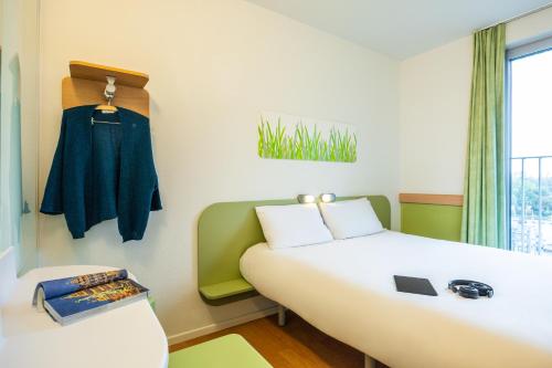 Habitación Doble Clásica del hotel Ibis Budget Brugge Centrum Station. Foto 1