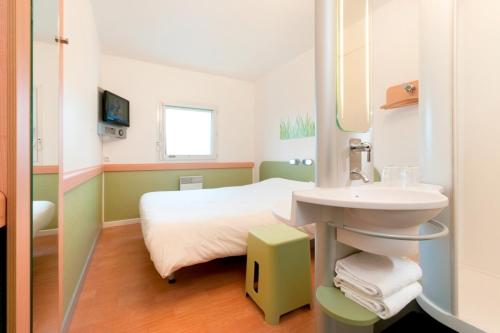 Habitación Doble Clásica del hotel Ibis Budget Brugge Centrum Station. Foto 2
