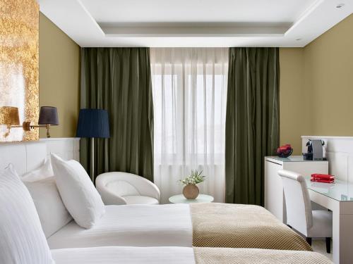 Habitación Deluxe del hotel Colón Gran Meliá. Foto 8