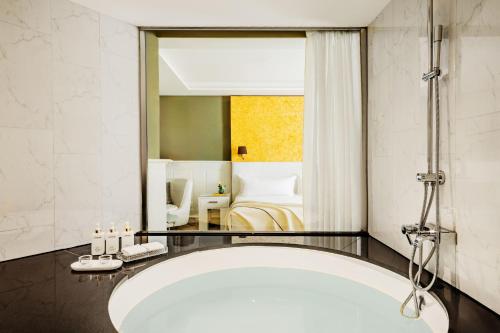 Habitación Supreme del hotel Colón Gran Meliá. Foto 9