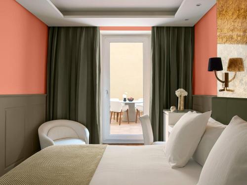 Habitación Premium Red Level con patio del hotel Colón Gran Meliá. Foto 4