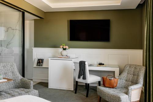 Habitación Supreme con vistas a la ciudad del hotel Colón Gran Meliá. Foto 7