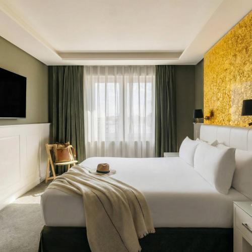 Habitación Deluxe del hotel Colón Gran Meliá. Foto 12