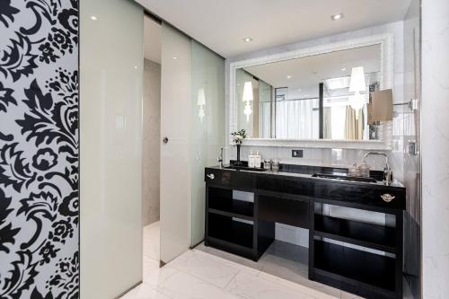 Suite Junior Red Level del hotel Colón Gran Meliá. Foto 11