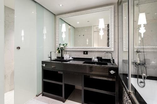 Habitación Premium Red Level con patio del hotel Colón Gran Meliá. Foto 17