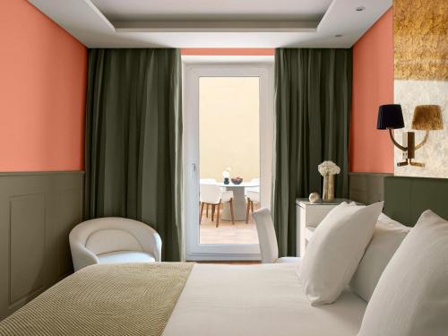 Habitación Premium Red Level con patio del hotel Colón Gran Meliá. Foto 18