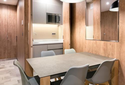 Suite con cama extragrande del hotel San Pablo Sevilla. Foto 9