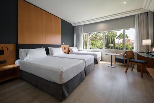 Habitación Triple del hotel Eurostars Al-Andalus Palace