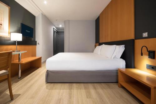 Habitación Doble con aparcamiento - 1 o 2 camas del hotel Eurostars Al-Andalus Palace. Foto 4