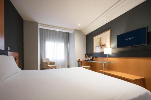 Habitación Doble con aparcamiento - 1 o 2 camas del hotel Eurostars Al-Andalus Palace. Foto 6