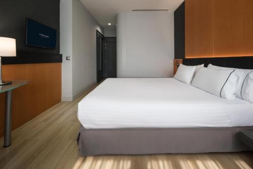 Habitación Doble con vistas a la piscina del hotel Eurostars Al-Andalus Palace