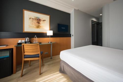 Habitación Doble con vistas a la piscina del hotel Eurostars Al-Andalus Palace. Foto 4